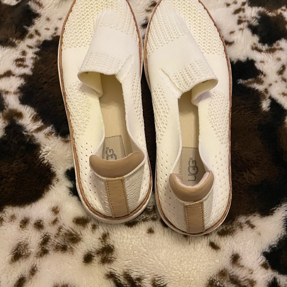 UGG Women's White and Tan Sammy Slip-On Shoes - Picture 5 of 6
